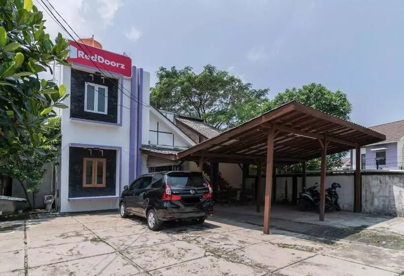 Hotelli Reddoorz Near Terminal Bubulak Bogor
