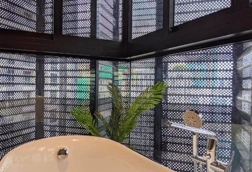 هتل Mana Mana Suites At Scarletz Klcc