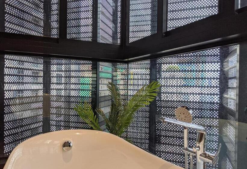 هتل Mana Mana Suites At Scarletz Klcc