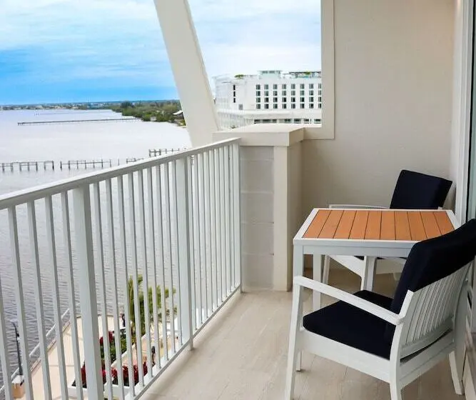 ホテル Sunseeker Resort Florida Gulf Coast, Curio Collection Hilton