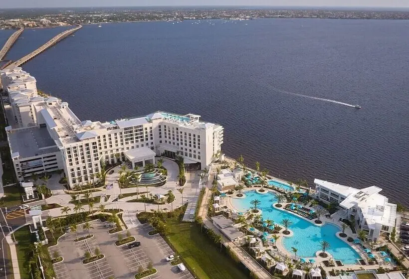 ホテル Sunseeker Resort Florida Gulf Coast, Curio Collection Hilton