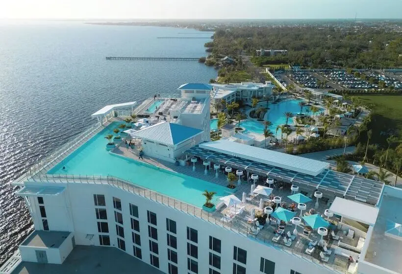 ホテル Sunseeker Resort Florida Gulf Coast, Curio Collection Hilton