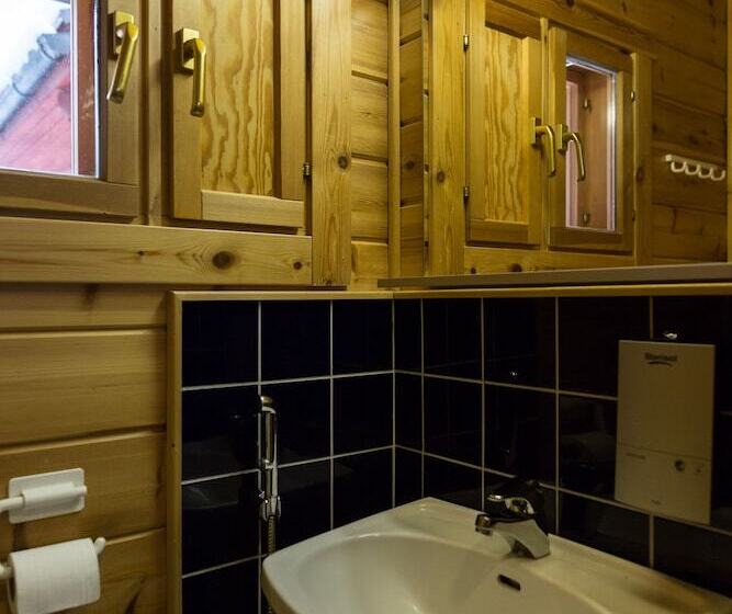 Jeris Hotel & Cabins