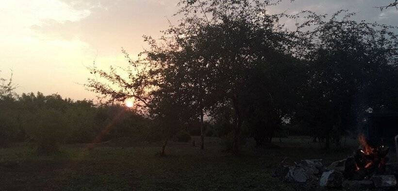 هتل Engiri Game Lodge And Campsite