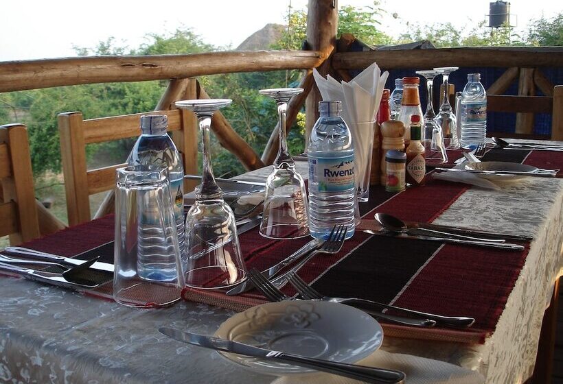 هتل Engiri Game Lodge And Campsite