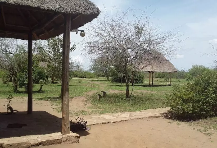 هتل Engiri Game Lodge And Campsite