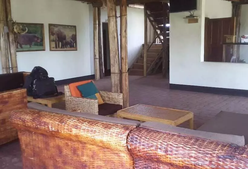 هتل Engiri Game Lodge And Campsite