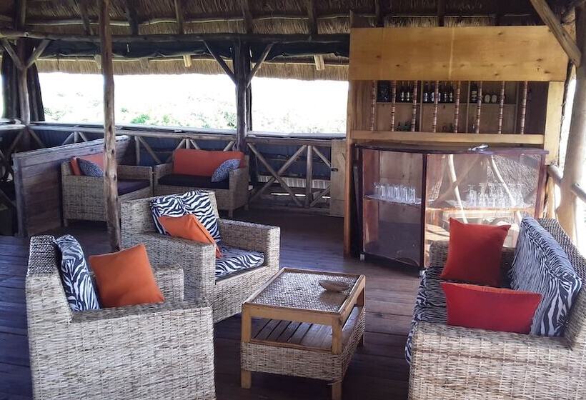 هتل Engiri Game Lodge And Campsite