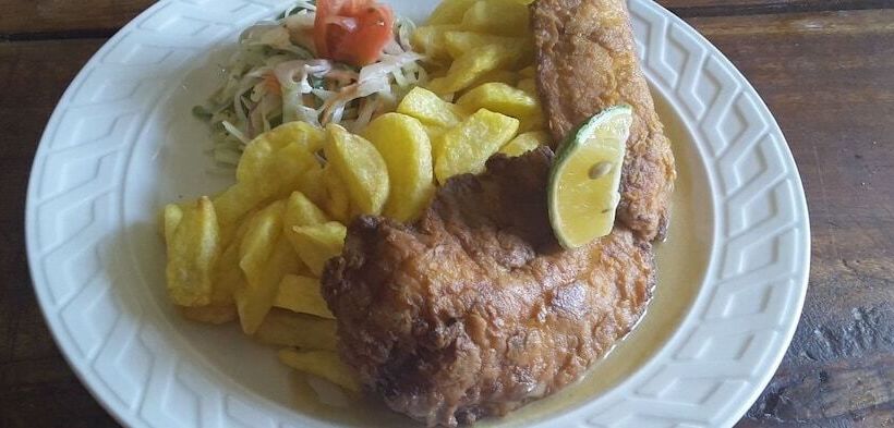 هتل Engiri Game Lodge And Campsite