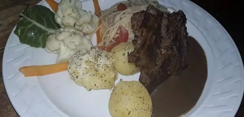 هتل Engiri Game Lodge And Campsite