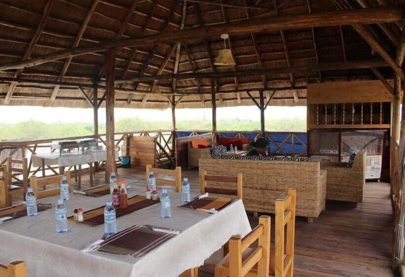 هتل Engiri Game Lodge And Campsite