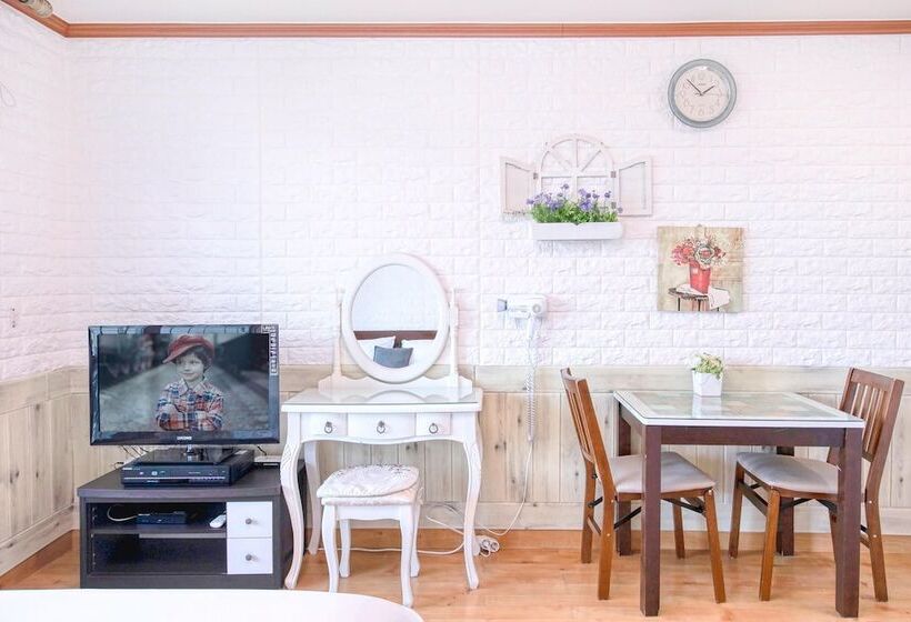 호텔 Ganghwa Ara Pension