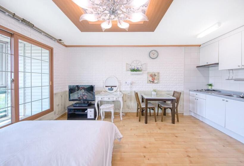 호텔 Ganghwa Ara Pension