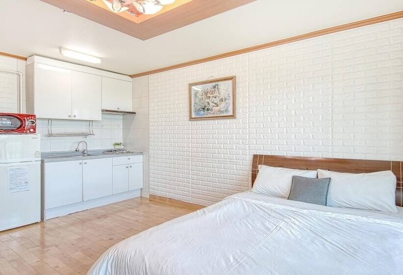 호텔 Ganghwa Ara Pension