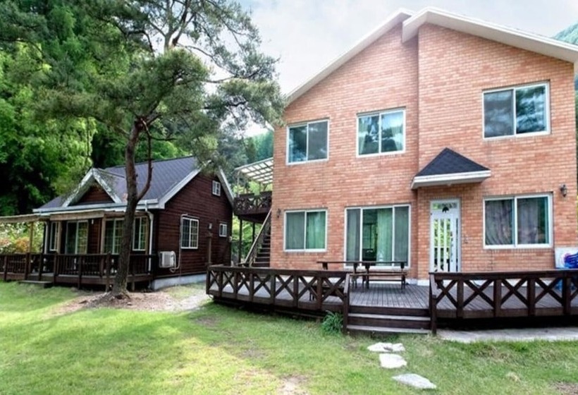 בית מלון כפרי Yangpyeong Munaen Star Pension
