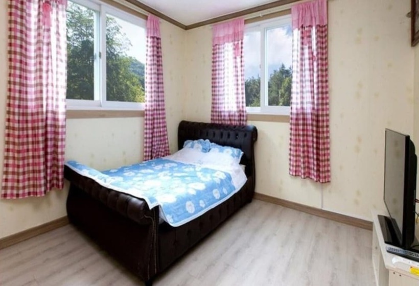 בית מלון כפרי Yangpyeong Munaen Star Pension