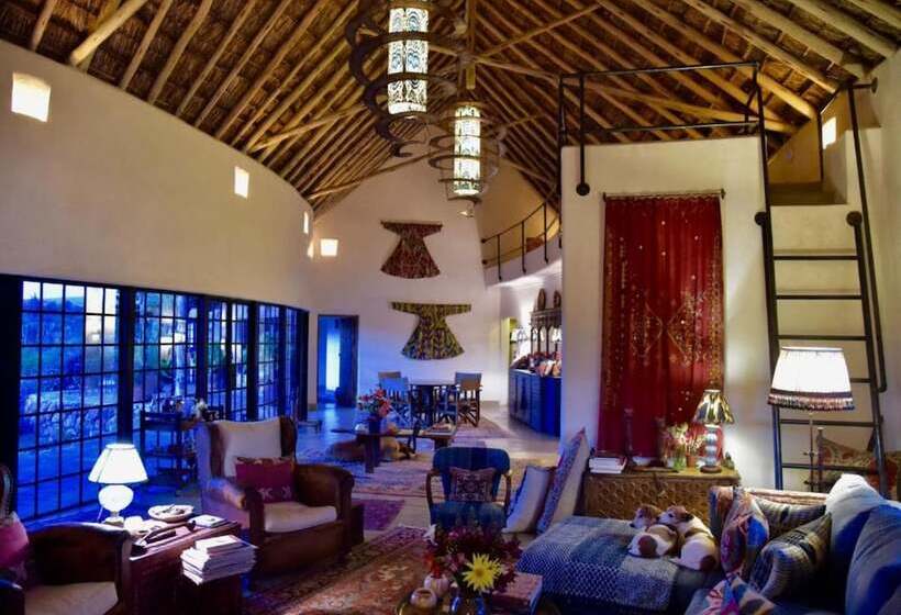 هتل Olepangi Farm