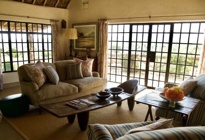 هتل Olepangi Farm