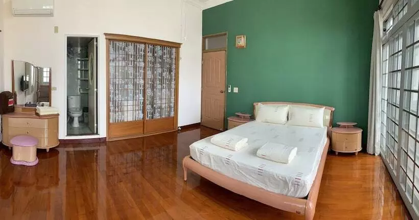 هتل Place Backpackers