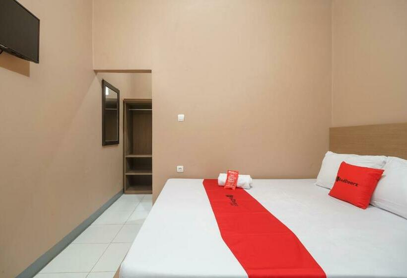 בית מלון כפרי Reddoorz Syariah Near Siloam Hospitals Bulak Kapal