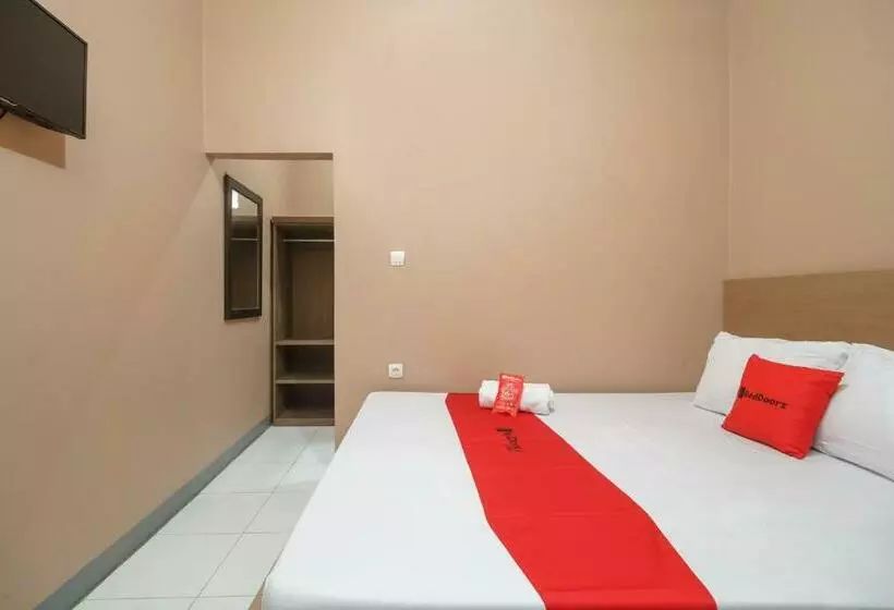 ホテル Reddoorz Syariah Near Siloam Hospitals Bulak Kapal