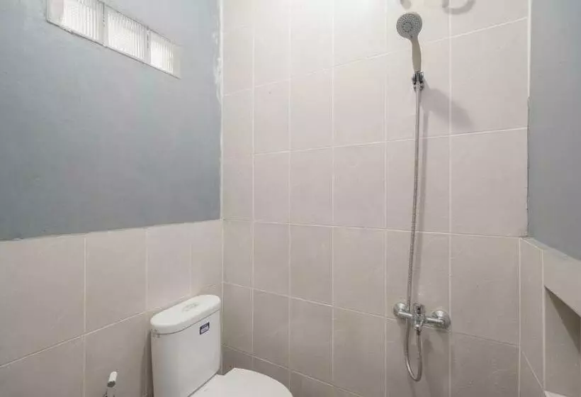 ホテル Reddoorz Syariah Near Siloam Hospitals Bulak Kapal