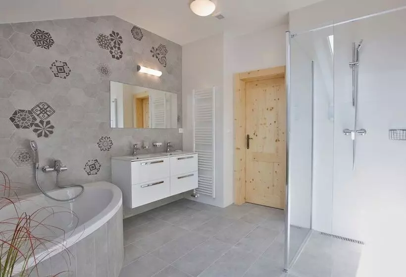 هتل Rezort Gothal Apartmany A Penziony