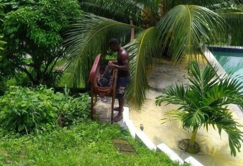 هتل Tha Lagoon Spot