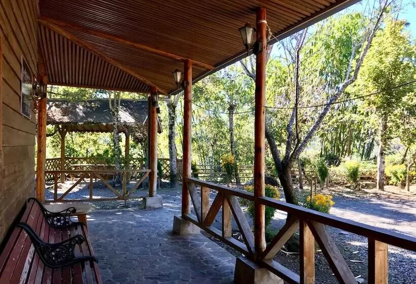 هتل Umas Hostel