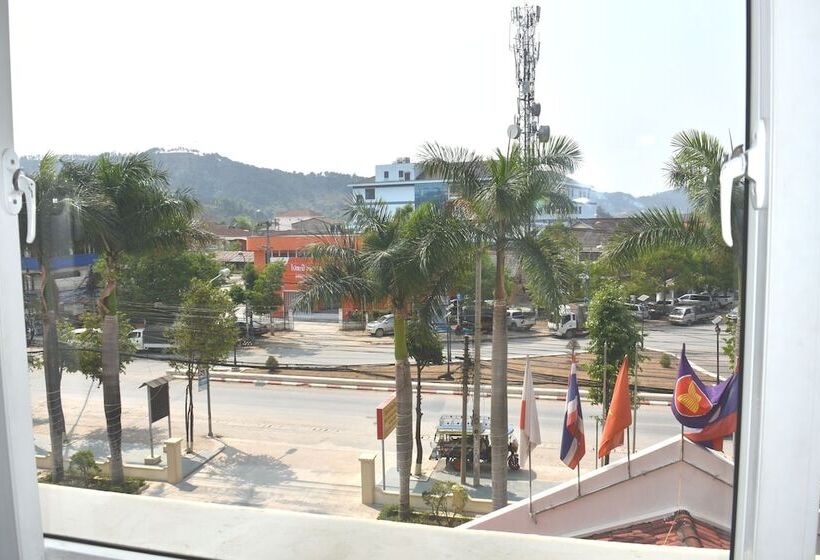 בית מלון כפרי Coecco Xieng Khouang