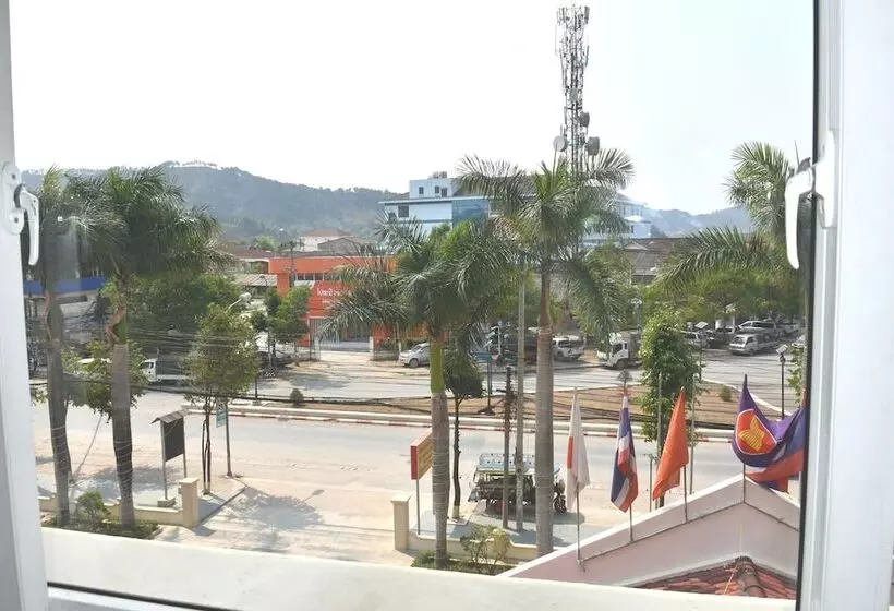 هتل Coecco Xieng Khouang