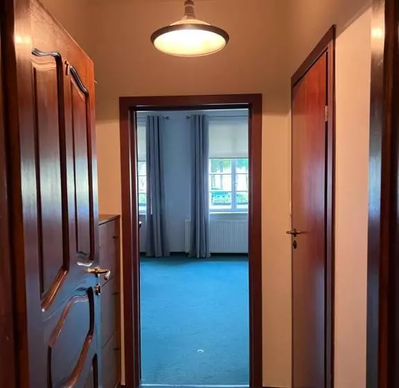 Retkeilymaja Dworek Bielin