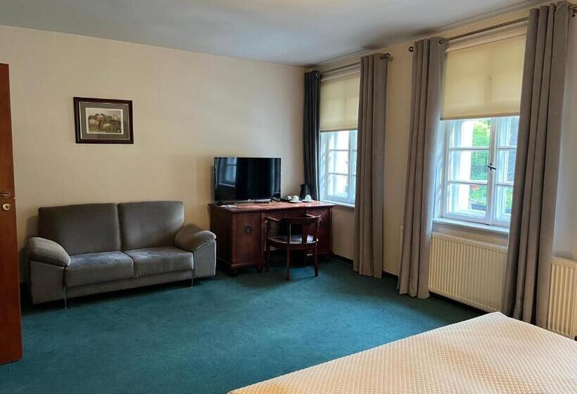 旅馆 Dworek Bielin