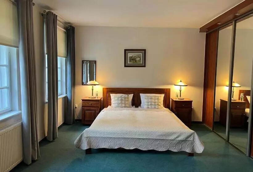 Retkeilymaja Dworek Bielin