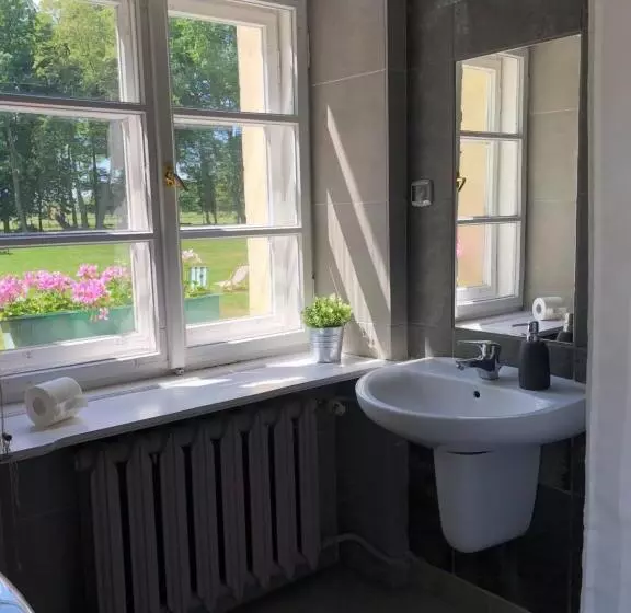 Retkeilymaja Dworek Bielin