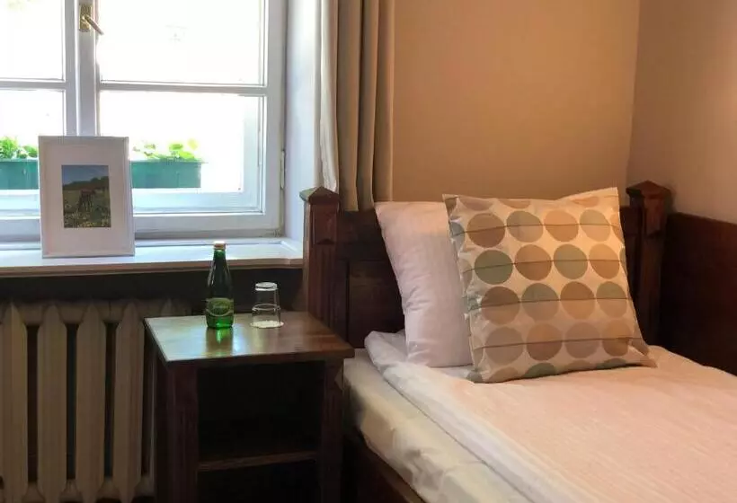 Retkeilymaja Dworek Bielin