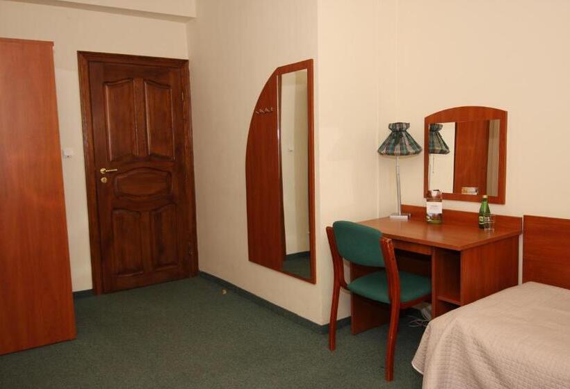 旅馆 Dworek Bielin