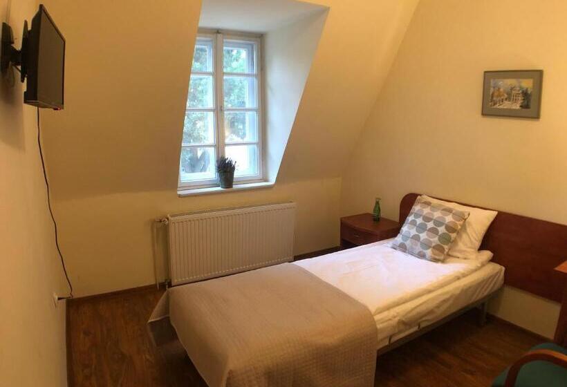 旅馆 Dworek Bielin