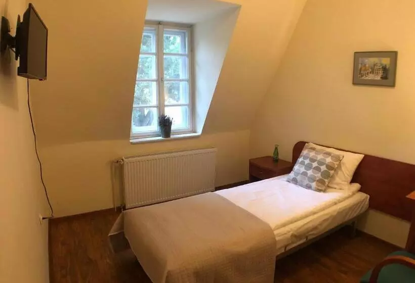 Retkeilymaja Dworek Bielin