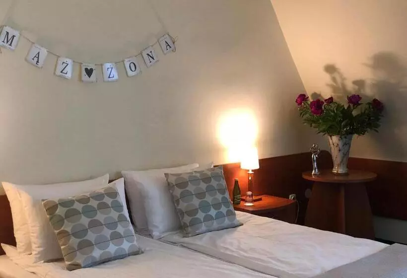 Retkeilymaja Dworek Bielin