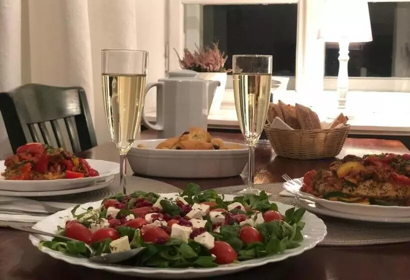 Retkeilymaja Dworek Bielin