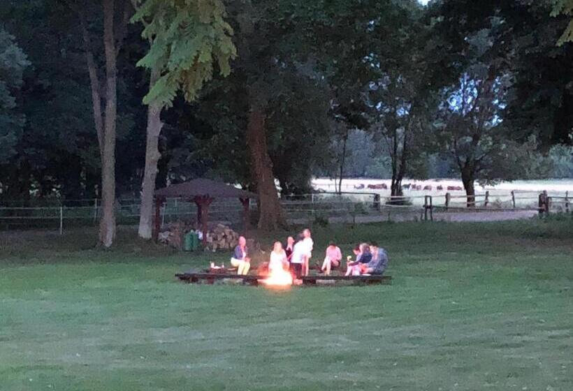 旅馆 Dworek Bielin