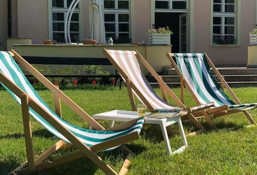 Retkeilymaja Dworek Bielin