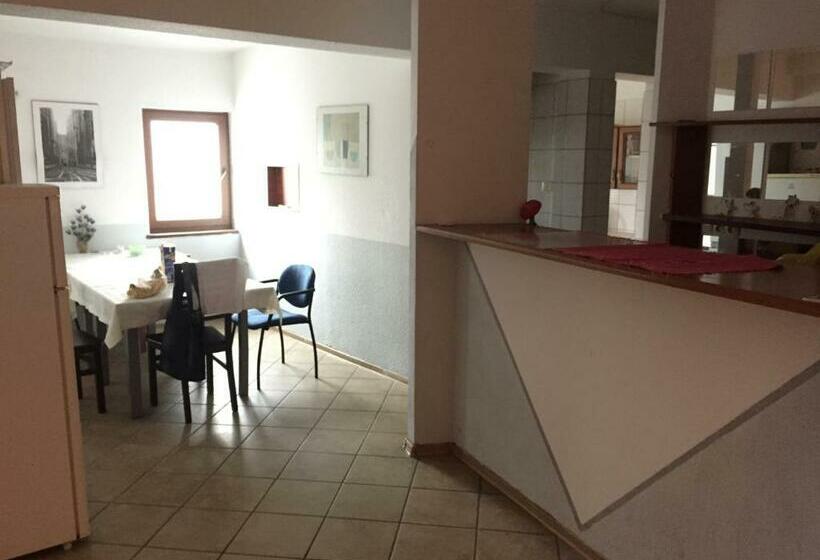 호스텔 Kwatery Mamma Mia Opawska 1a