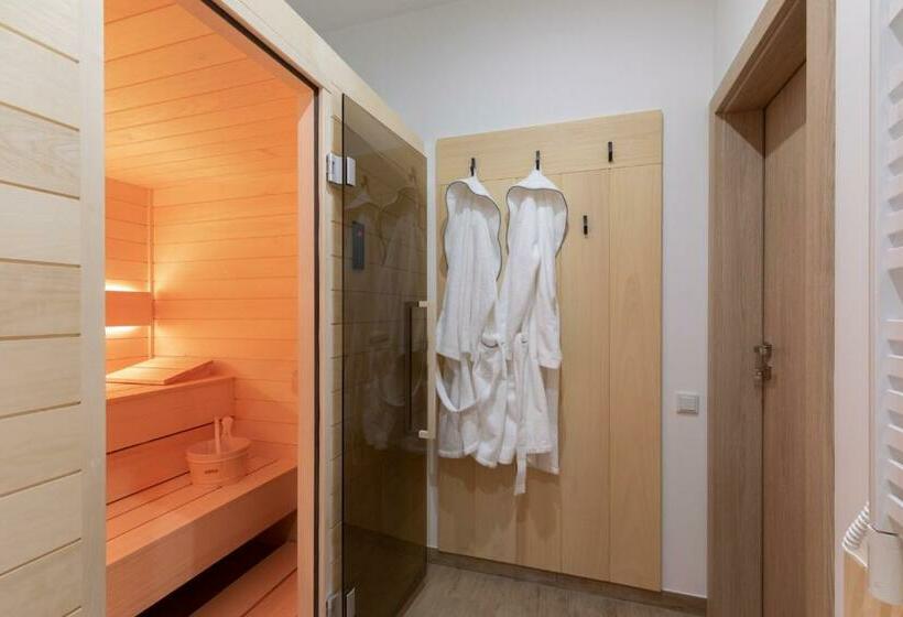 ホテル Dębowy Zakątek Spokojny, Komfortowy Wypoczynek W Okolicy Krakowa