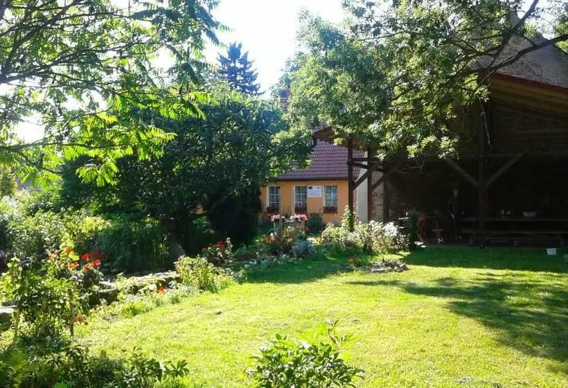 Hotelli Dworek Albinia