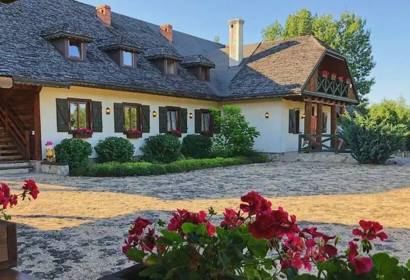 Hotelli Dworek Pod Wiechą