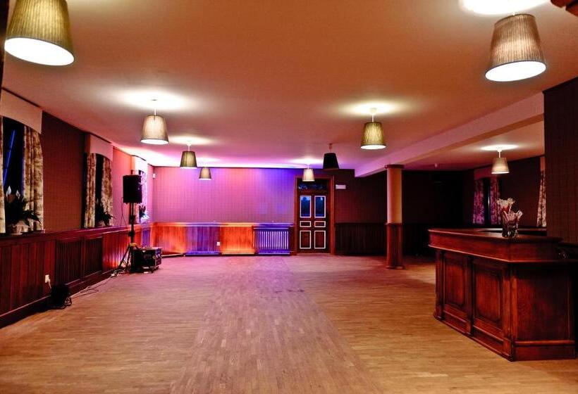 Hotel Dworek Pod Wiechą