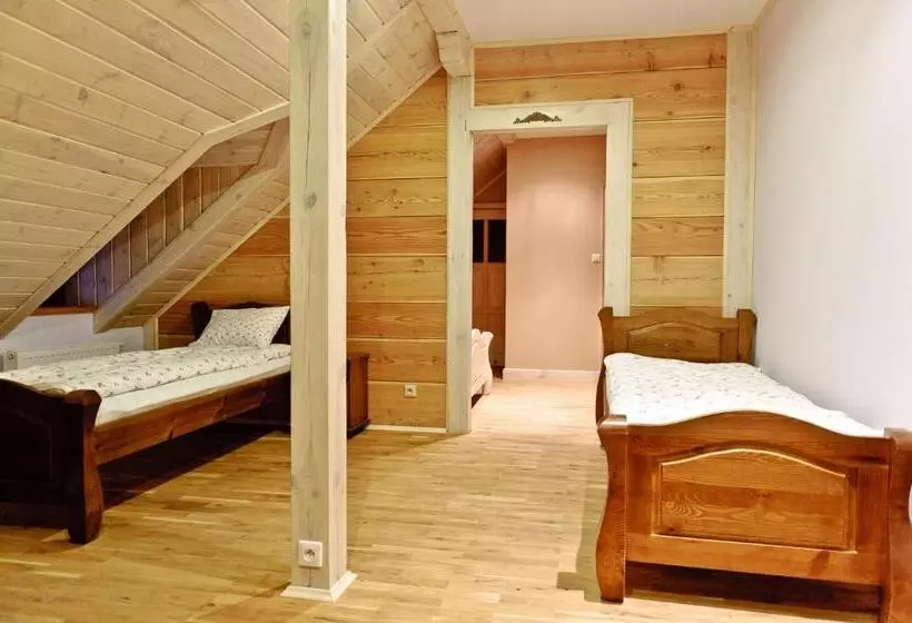 Hotelli Dworek Pod Wiechą
