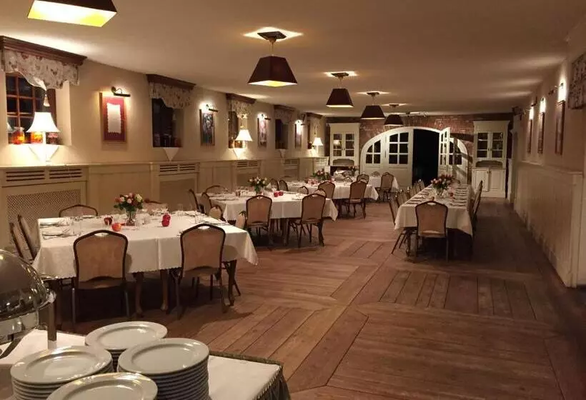 Hotelli Dworek Pod Wiechą